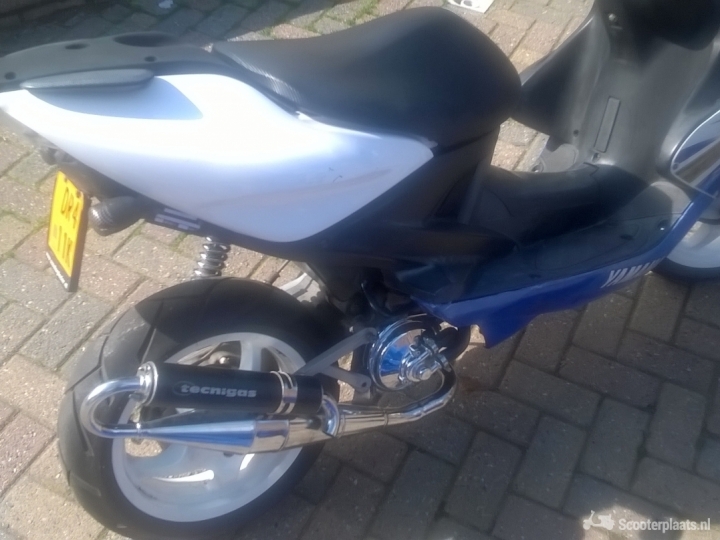 Yamaha Aerox R blauw